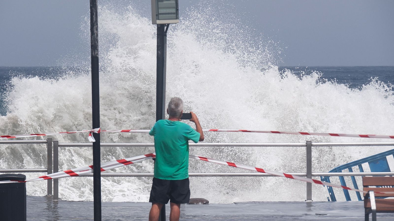 Mareas vivas en Canarias: varios barrios costeros están afectados