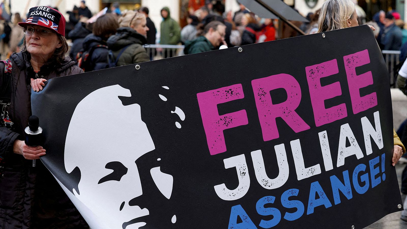 La escritora Stefania Maurizi expone el "poder secreto" detrás de la persecución contra Julian Assange