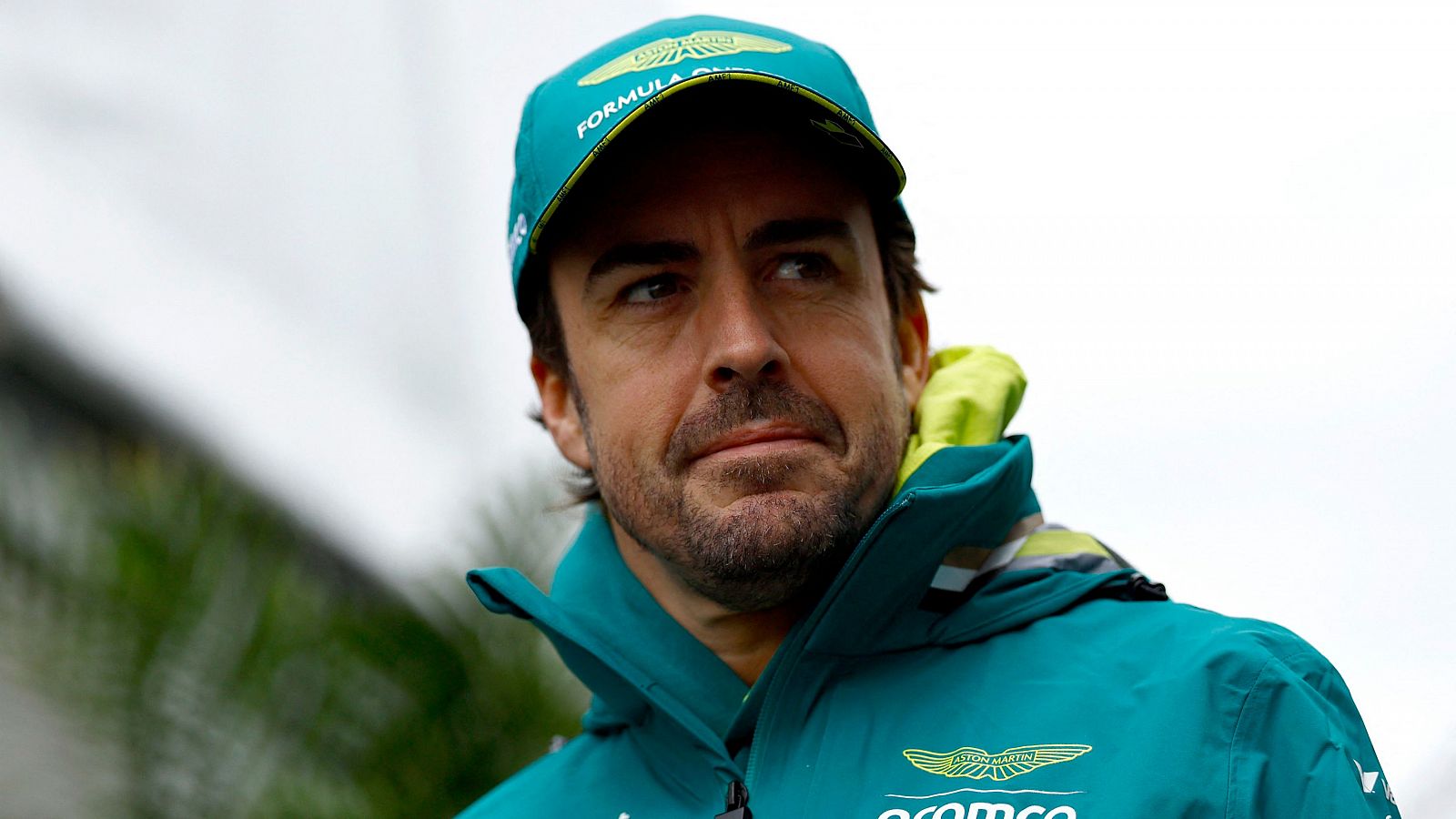 Fernando Alonso renueva con Aston Martin hasta 2026