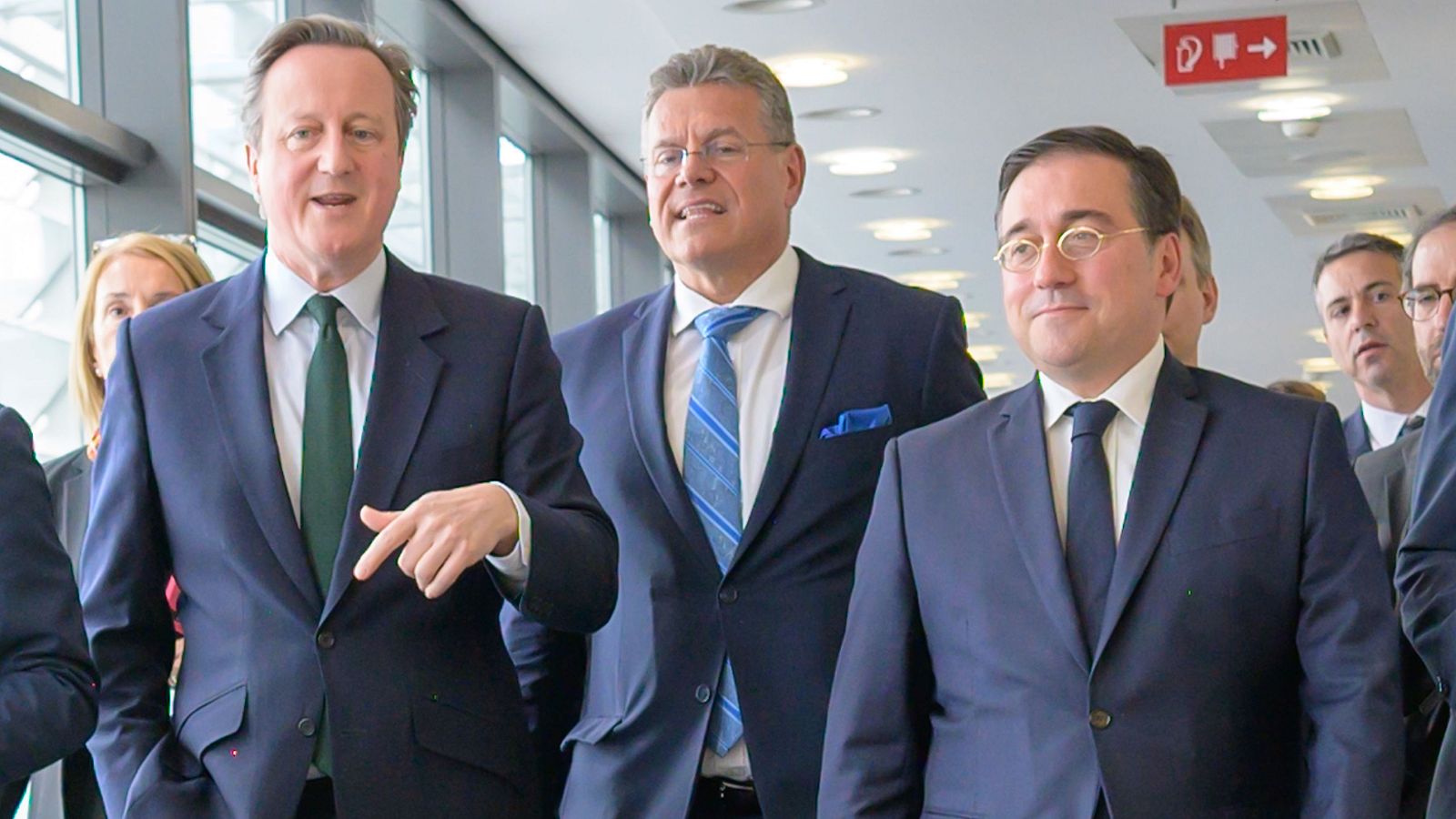 Albares: "Hoy no es un día más" en la negociación sobre Gibraltar - Informativo 24h | Ver