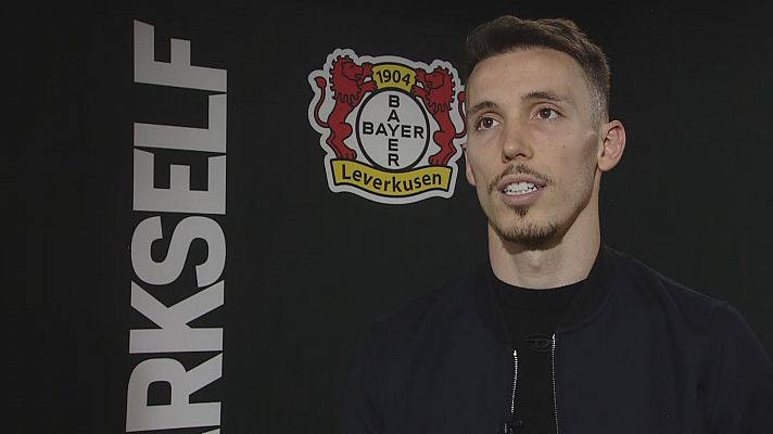 Grimaldo, sobre Xabi Alonso: "Cada tecla que toca funciona"