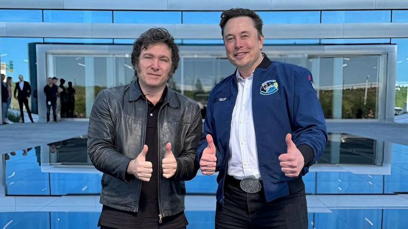 El presidente de Argentina visita una fábrica de Tesla en Texas | Ver