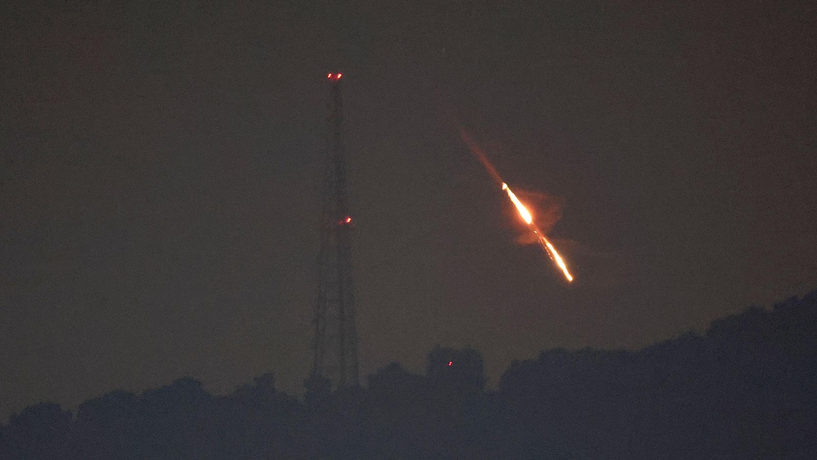 Israel afirma que ha neutralizado el ataque con drones y misiles balísticos de Irán - Fin de semana 24h | Ver