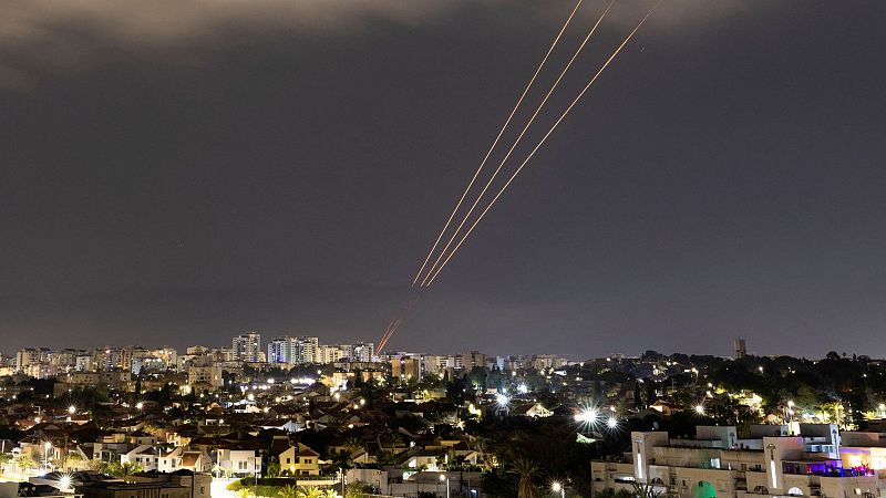 Irán lanza cerca de 300 drones y misiles contra Israel, que intercepta la práctica totalidad