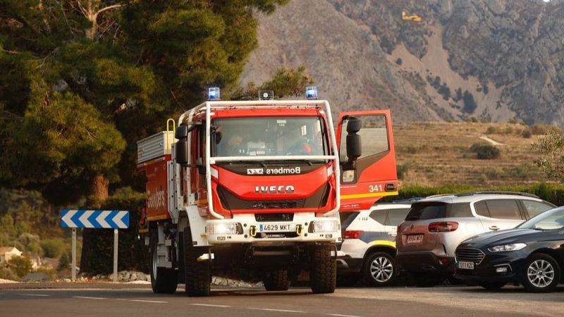 Un incendio forestal en Trbena (Alicante) obliga a varios desalojos