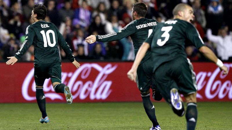 El Real Madrid logró un merecido triunfo este sábado en el nuevo  estadio José Zorrilla, frente al Valladolid (2-3), en una  decimoquinta jornada llena de vaivenes y accidentes, donde los  blancos lograron remontar el doblete de Manucho gracias a la 