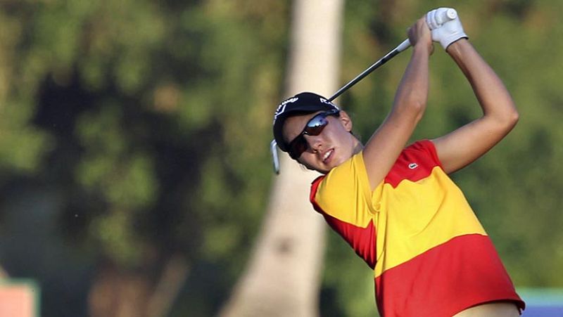 Una española, navarra para más señas, Carlota Ciganda ha logrado algo extraordinario en la historia del golf: ganar la orden de mérito europeo o lo que es lo mismo la lista de ganancias, el año de su debut como profesional. Rookie del año. Sólo la in