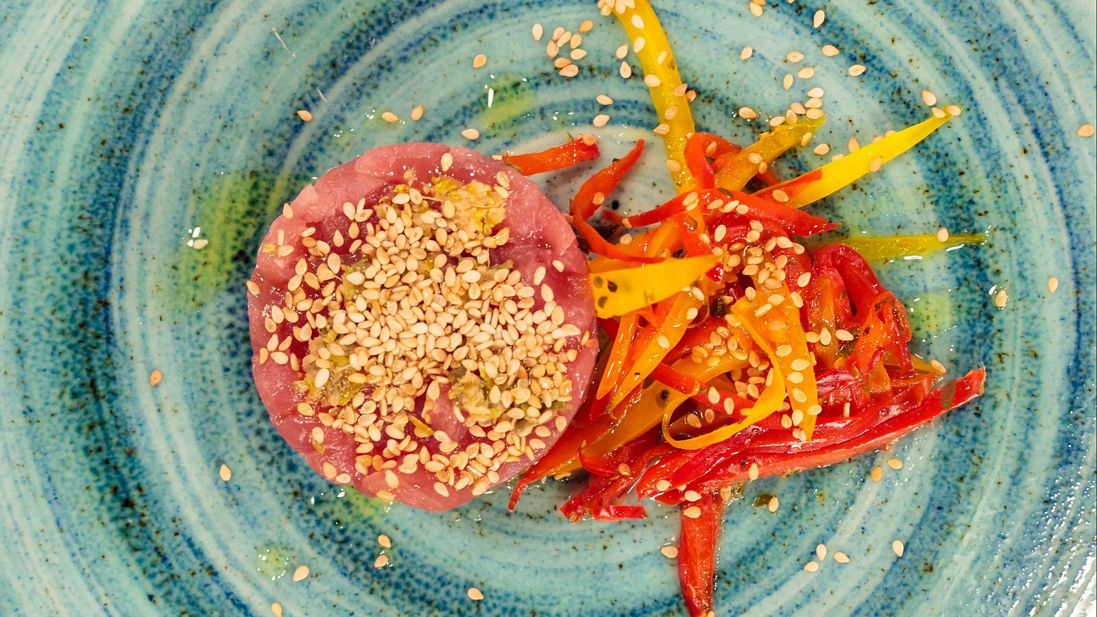 Ensalada de pimiento amarillo macerados con tartar de atún - Saber vivir | Ver