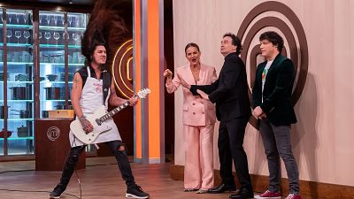 ¡Rock en MasterChef 12 con este solo de guitarra de Alberto!