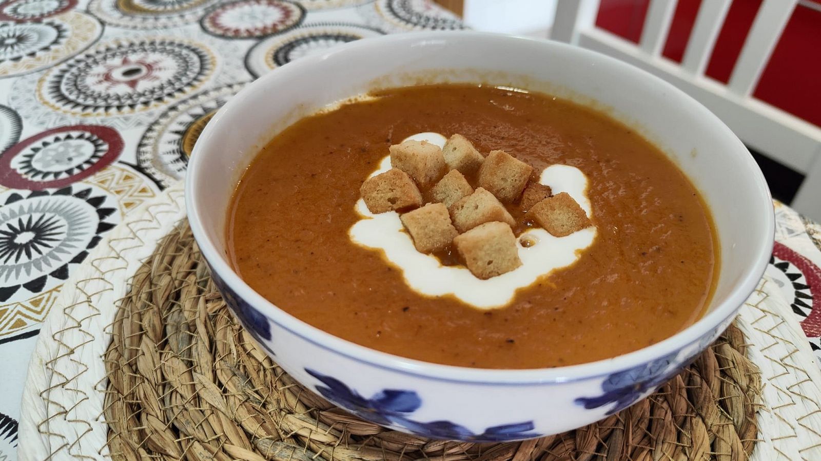 Mañaneros: Receta de crema de tomate, fácil y paso a paso | Ver