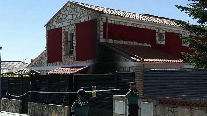 Telediario 1 - Comienzan a declarar ante el juez los tres detenidos acusados de asesinar a una familia en Chiloeches, Guadalajara