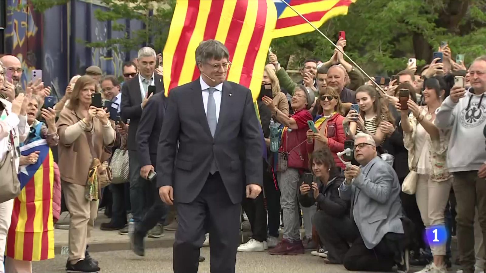 El joc d'aliances i vetos entre candidats marca el diari de precampanya del 12M - L'Informatiu | Veure