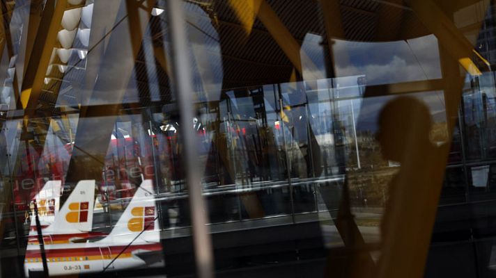 Telediario 1 - AENA decide este lunes a qué empresas adjudica las 80 tiendas 'duty free' de 26 aeropuertos