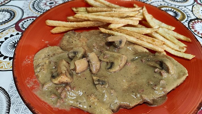 Mañaneros 360 - Receta de pechuga de pollo en salsa con champiñones