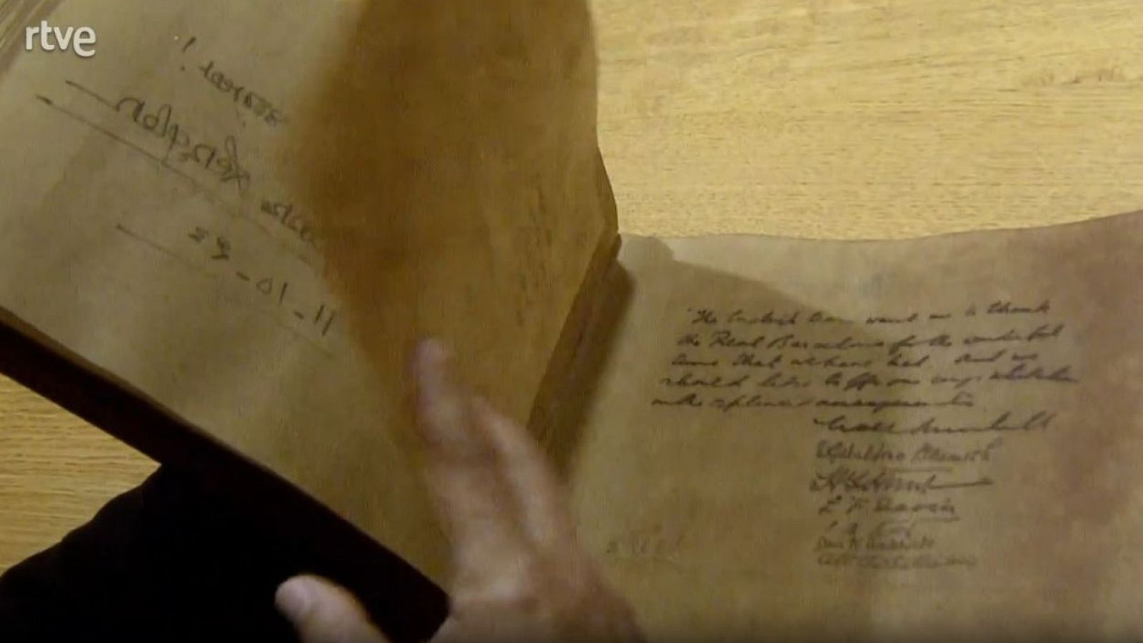 El primer libro de firmas del Real Club de Tenis Barcelona | Ver