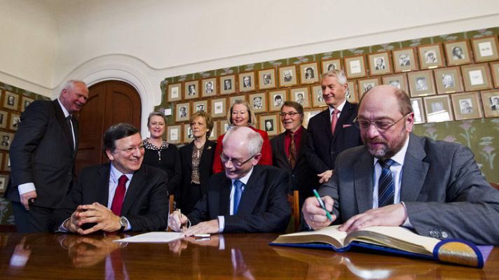 Telediario 1 - La UE recibe hoy el Premio Nobel de la Paz en Oslo, y lo hace en su momento más delicado