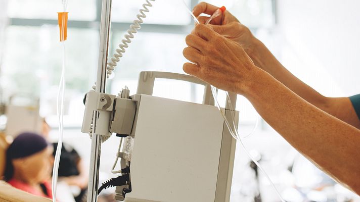 Telediario 1 - Problemas de suministro de cisplatino, uno de los medicamentos más utilizados contra el cáncer