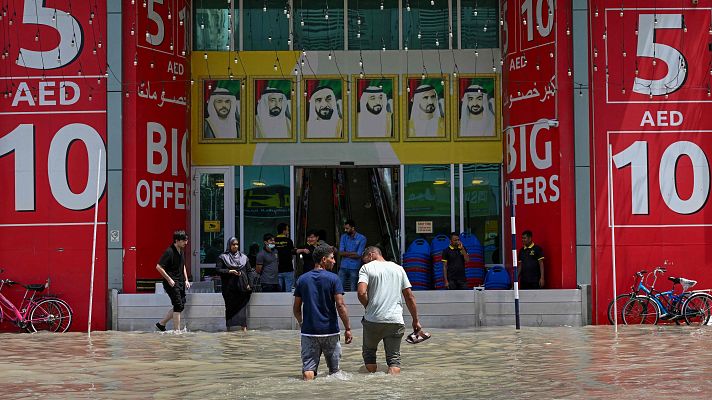 Inundaciones en los Emiratos Árabes Unidos