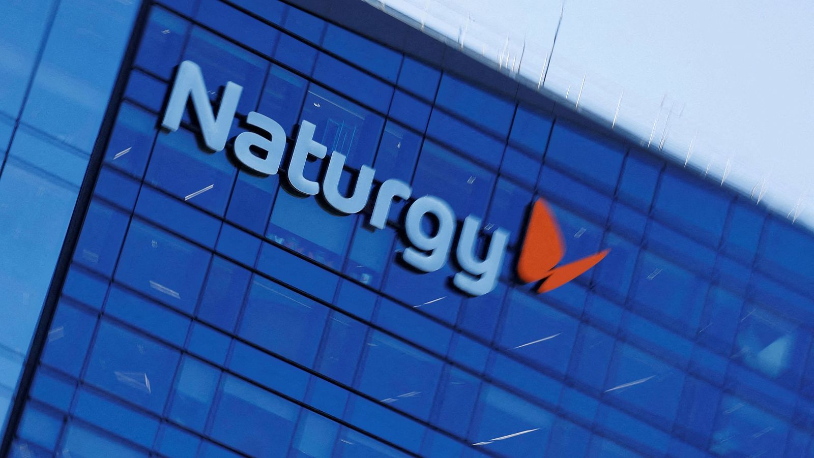 La energética Taqa de Emiratos Árabes sigue negociando la compra de acciones de la española Naturgy