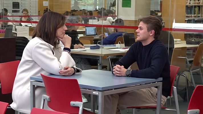 Estudiantes españoles de derecho consiguen que tramiten el visado para rescatar a una exfiscal afgana