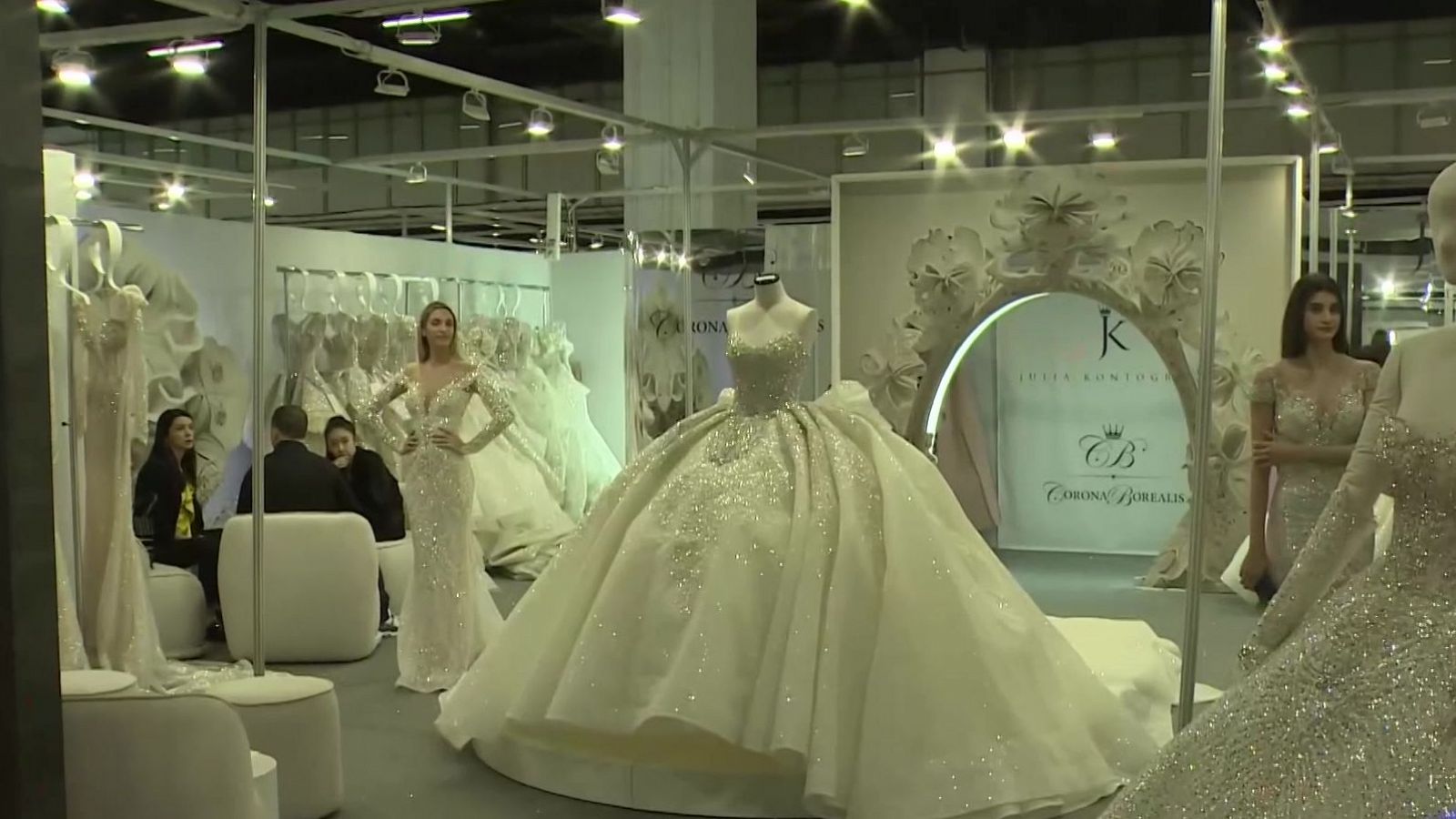 Bridal Fashion Week, 60 anys d'història en una proposta innovadora - L'Informatiu | Veure