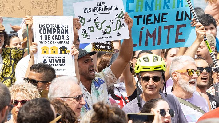 Los canarios se manifiestan contra la "masificación" turística