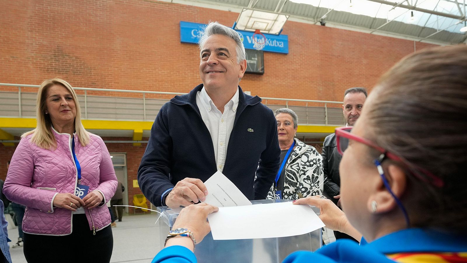 Elecciones vascas 2024:Javier de Andrés (PP) vota en Vitoria