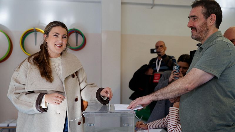 Alba Garca (Sumar) vota en Bilbao y confa en un "giro a la izquierda"