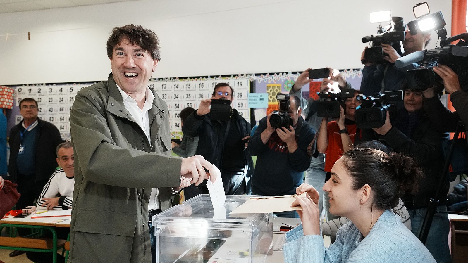 Elecciones vascas 2024: Eneko Andueza (PSE-EE) vota en Portugalete