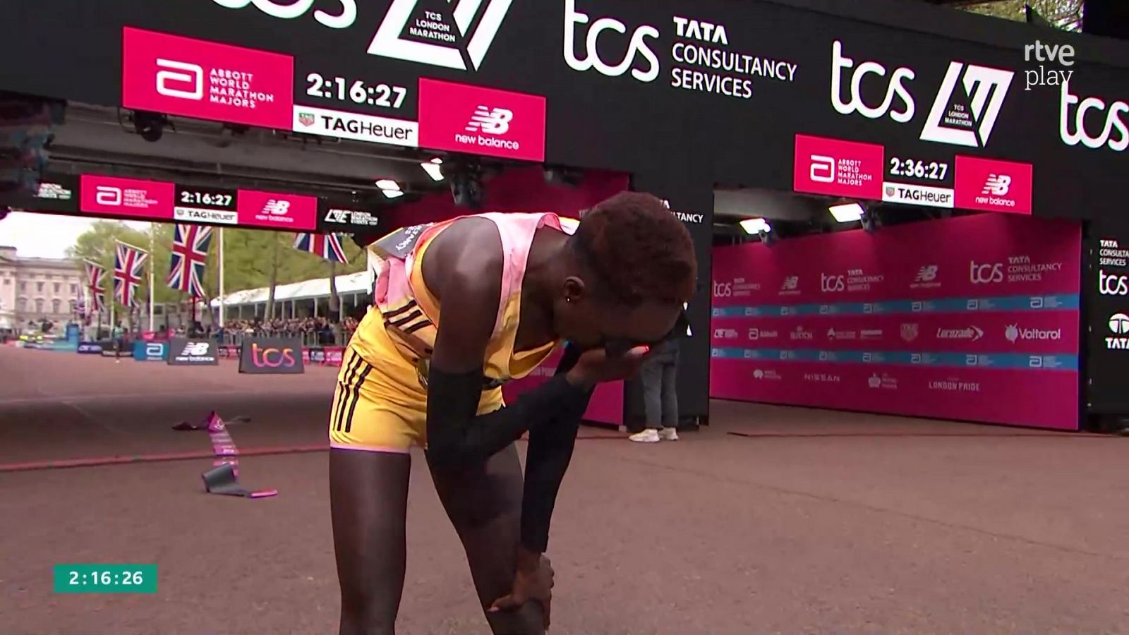 Los kenianos Mutiso y Jepchirchir se imponen en el maratón de Londres