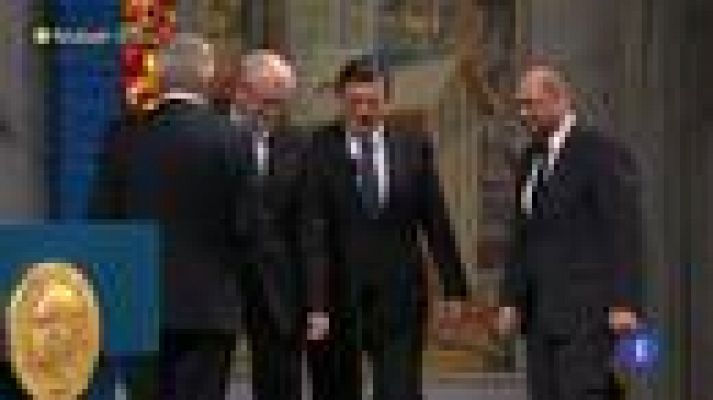 Telediario 1 - Las tres instituciones comunitarias, Consejo, Comisión y Parlamento recogen el Premio Nobel de la Paz