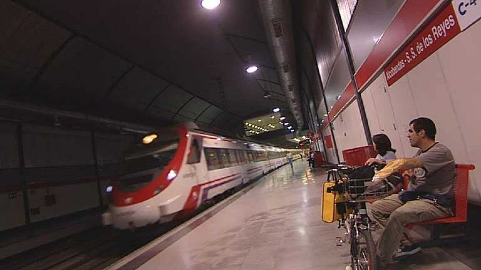 Iberia y Renfe se reúnen para evitar las huelgas convocadas