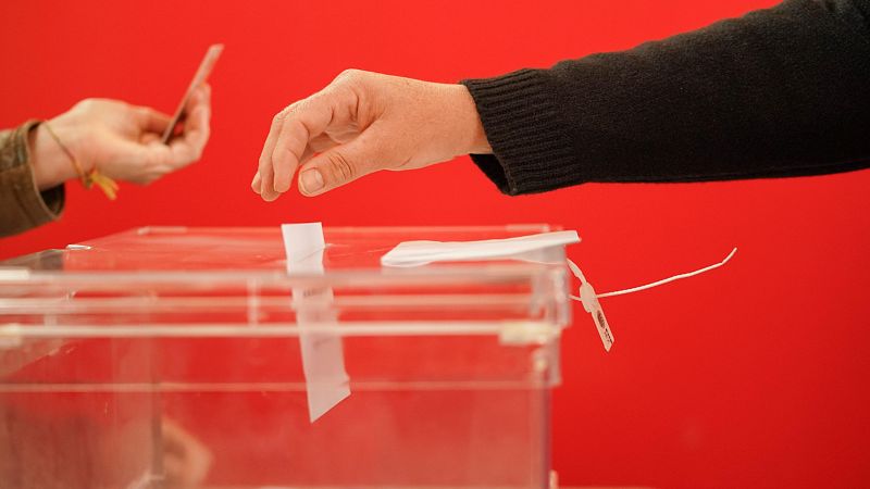 El PSOE reivindica su peso en el Pas Vasco y el PP celebra la "remontada" del partido | Ver