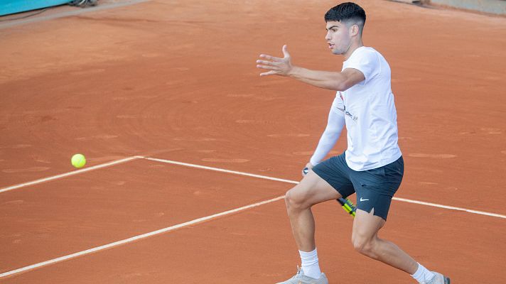 Carlos Alcaraz ya entrena en la Caja Mágica tras las molestias en su brazo