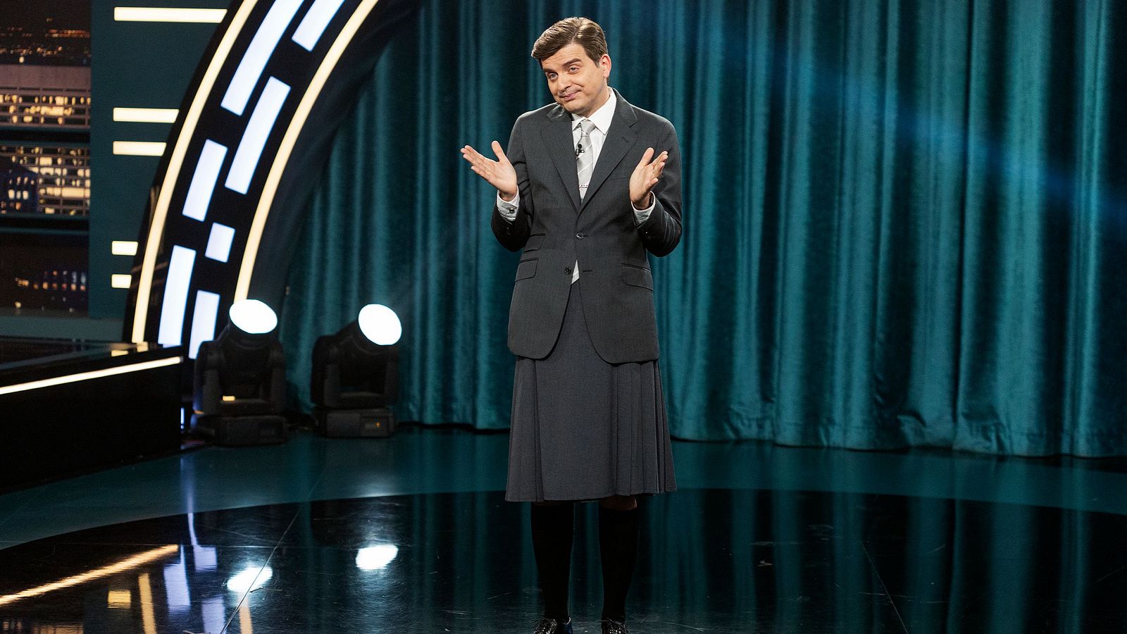 Bondades de las faldas para hombres, por Marc Giró - VER AHORA - Late Xou con Marc Giró | Ver