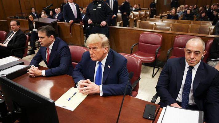 Telediario 2 - La defensa de Trump sostiene que influir en las elecciones no es delito, sino "democracia"