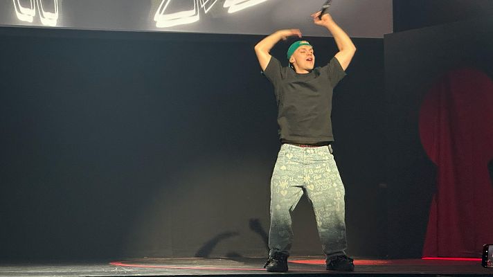 Eurovisión - Almácor canta 'Brillos platino'