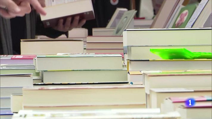 L'Informatiu - Escriptors i lectors celebren plegats la diada de Sant Jordi