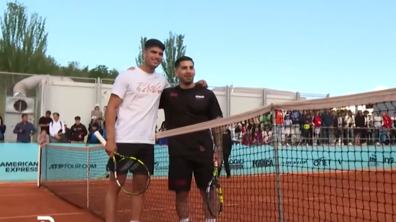 Ilia Topuria visita a Carlos Alcaraz en la Caja Mágica antes del Mutua | Ver