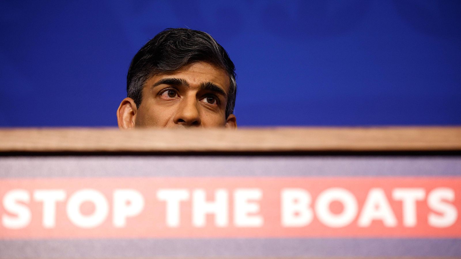 El Parlamento Británico da luz verde al proyecto de deportación de personas migrantes a Ruanda | Ver