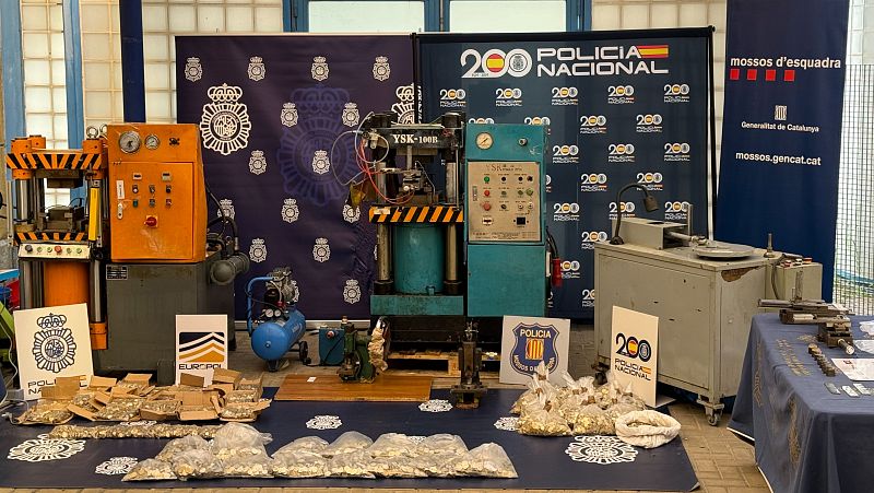 Desarticulan un taller que fabricaba monedas falsas de dos euros | Ver