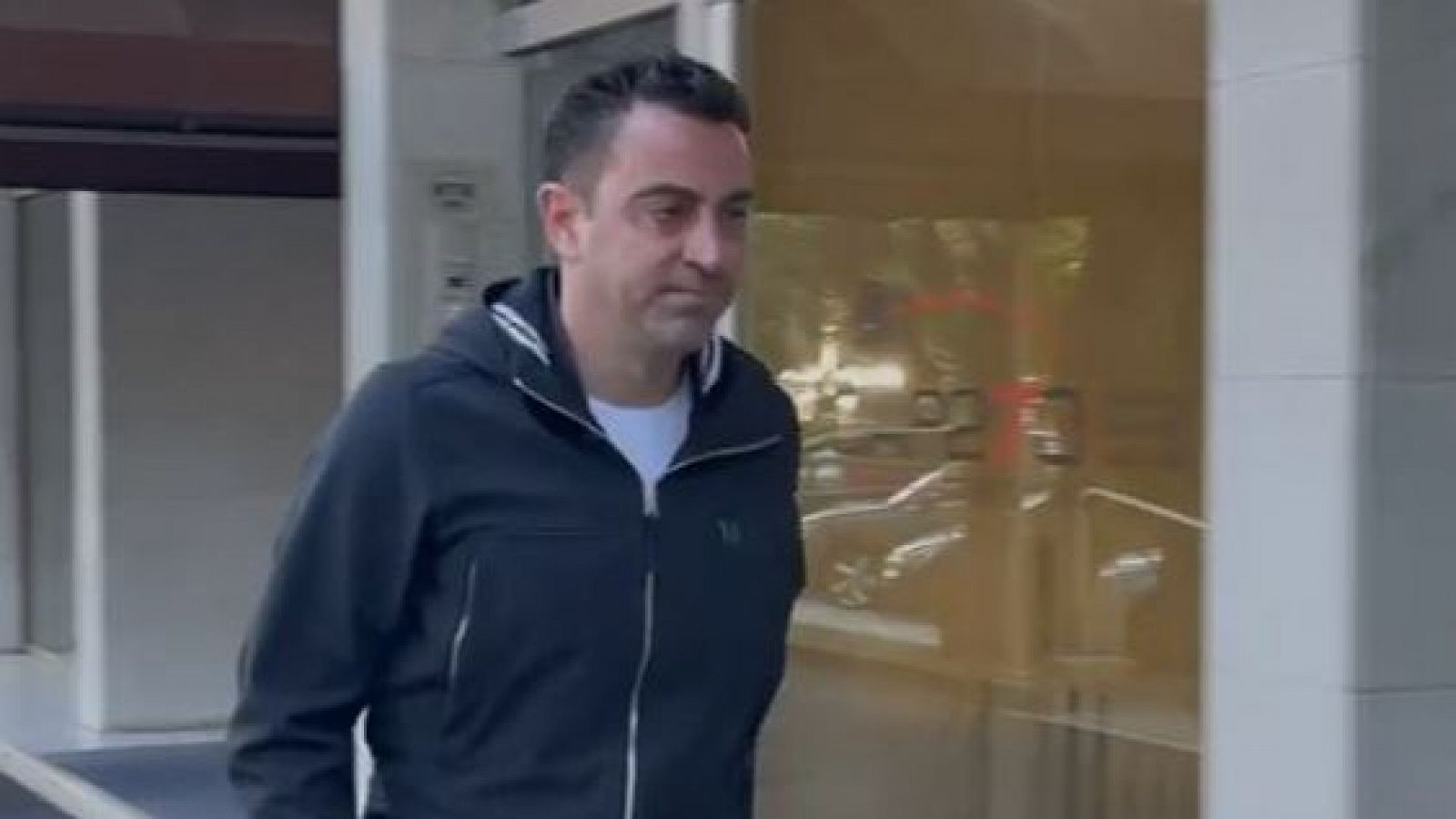 Xavi llega a la casa de Laporta con su renovación como tema a debatir