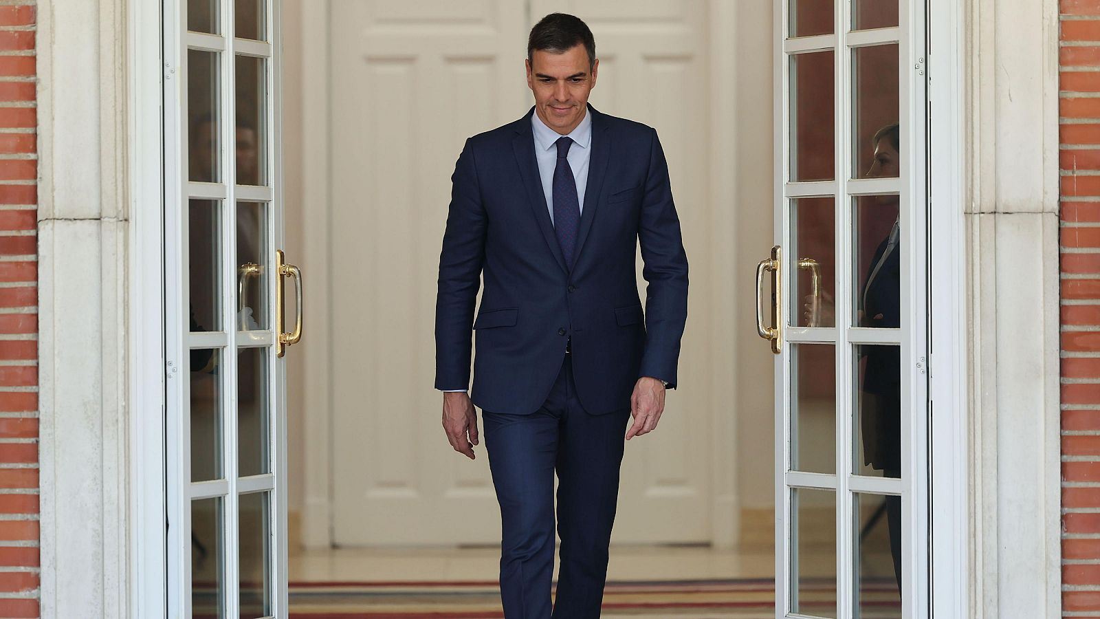 Sánchez cancela su agenda para reflexionar si renuncia a la Presidencia | Ver