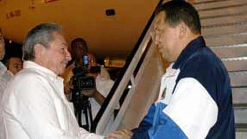 Hugo Chávez aterriza en La Habana para someterse a su cuarta operación contra el cáncer