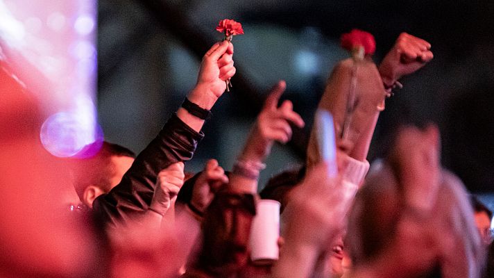 Telediario 1 - Se cumplen 50 años de la Revolución de los claveles