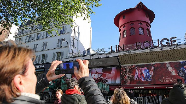 El célebre Moulin Rouge de París amanece sin aspas