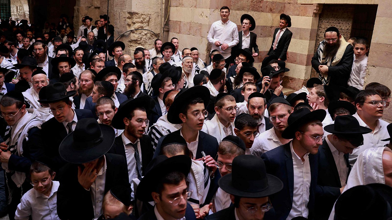 Provocación de colonos frente a Al Aqsa, mientras la guerra continúa en Gaza - Telediario Internacional | Ver