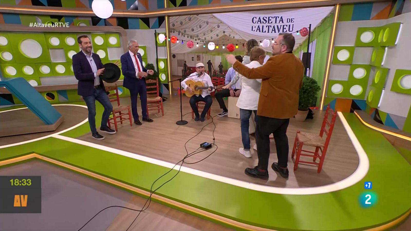 L'altaveu: Suplantació d'identitat, insultar a la feina, el semàfor del caos i la Fira d'Abril - L'altaveu | Veure