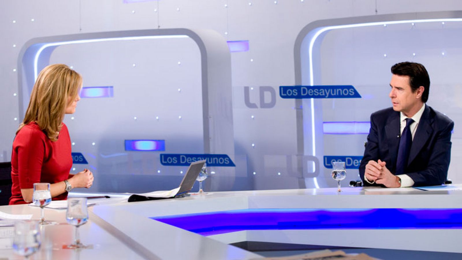 José Manuel Soria : "El Gobierno podría modificar la Ley de los Hidrocarburos" - Los desayunos | Ver