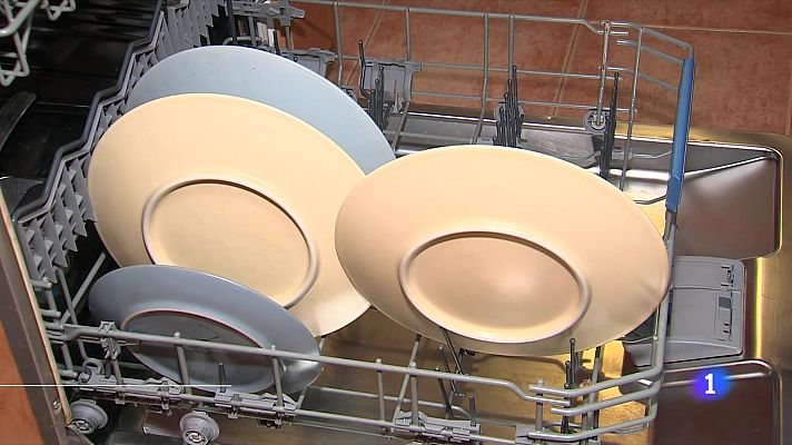 L'Informatiu - Com afectarà la nostra factura la caiguda en picat del preu de la llum?